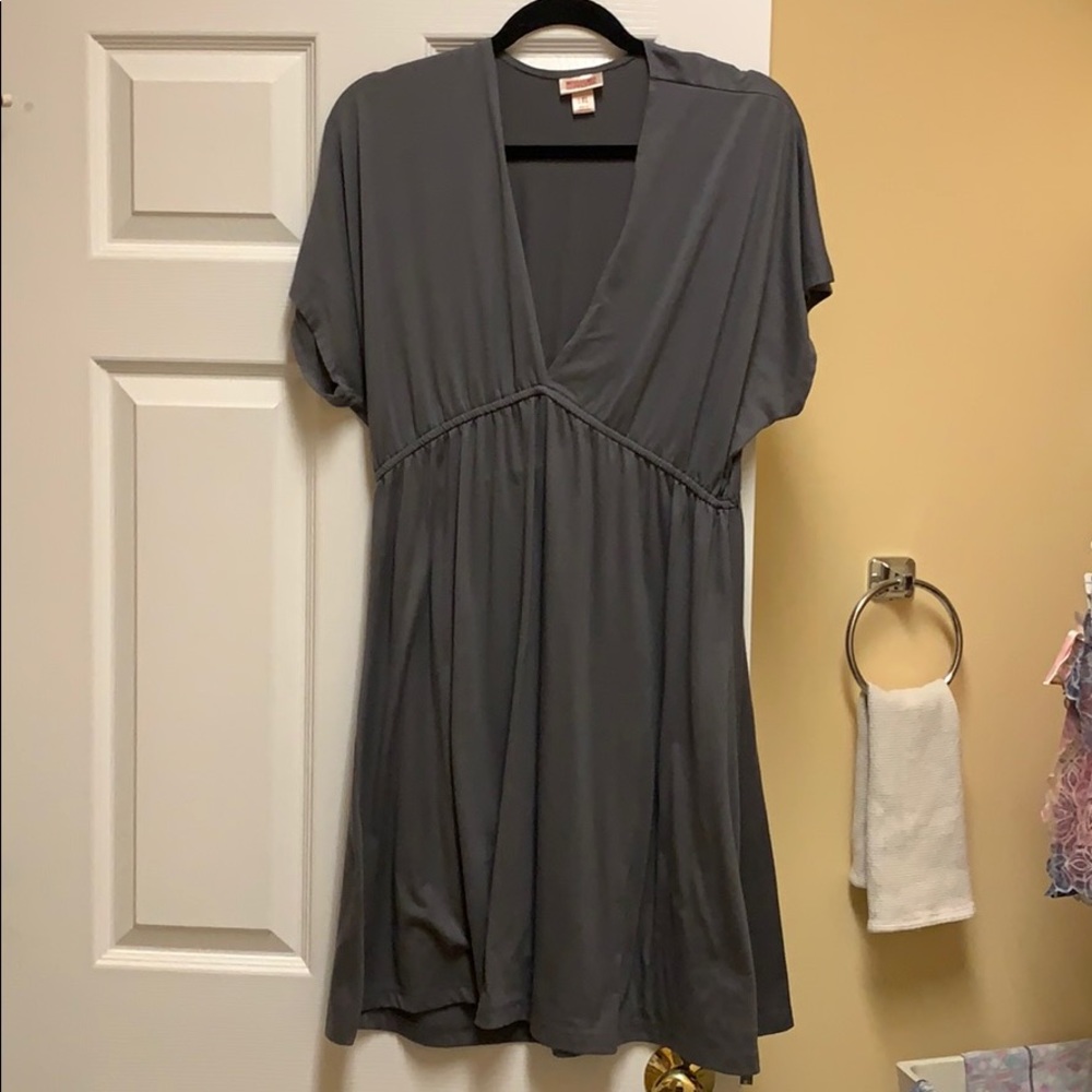 Comfy v-neck short sleeve dress
